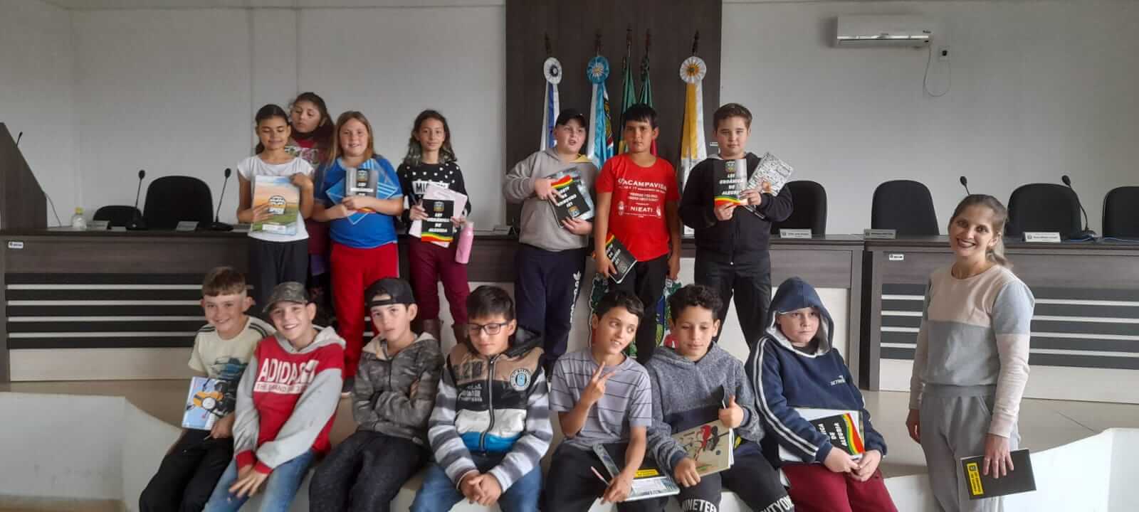 Alunos do 5º ano da Escola Itamarati visitam a Câmara Municipal de Vereadores.